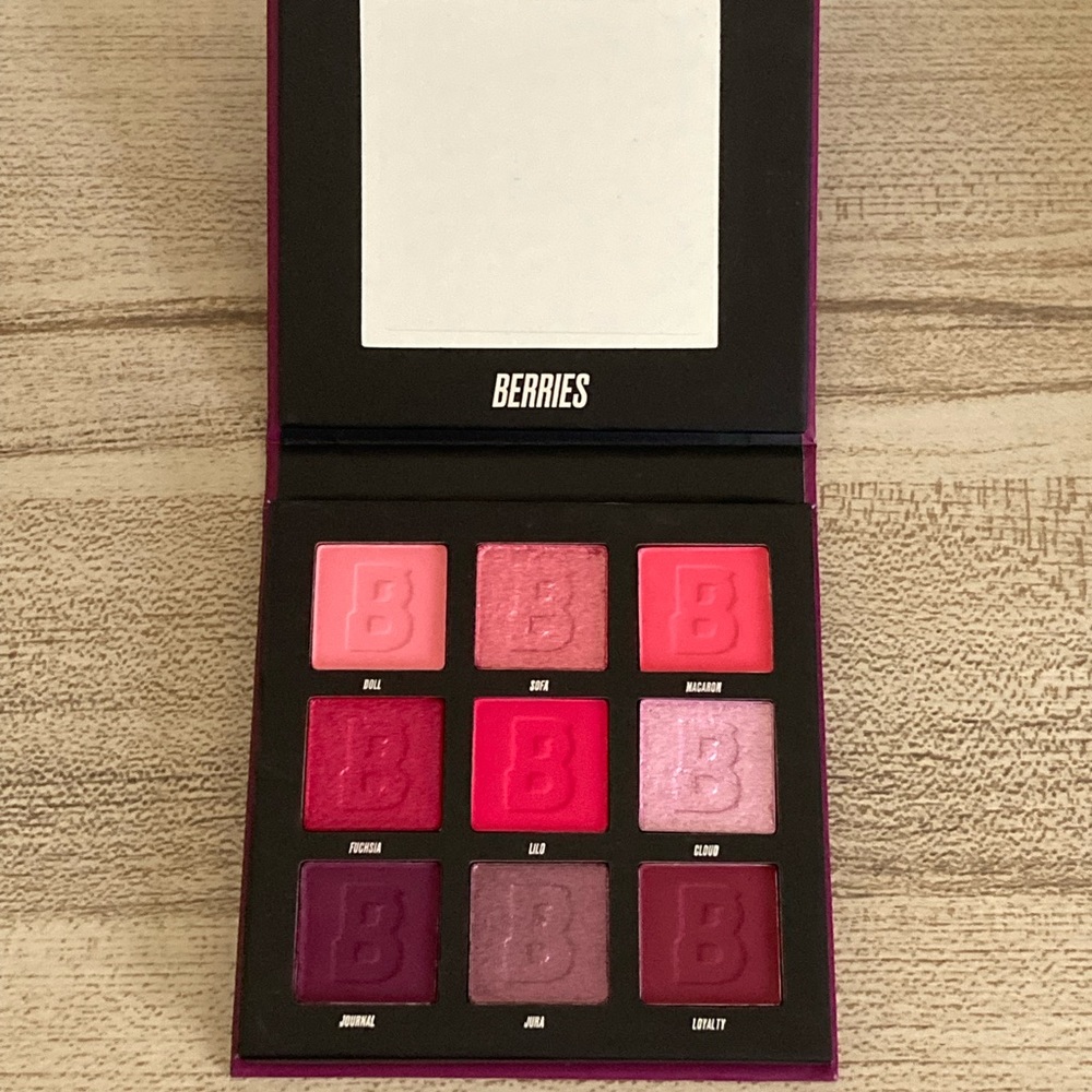 Beauty Bay Berries 9 Colour Eyeshadow Palette Reds and Purples